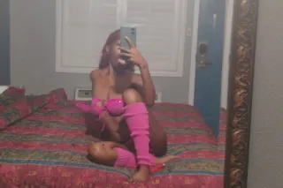 your FAVORITE DICKDRAINERR 👅💦 ... - Image 2