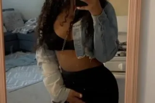 I Ride dick on my feet baby 😏 ... - Image 1