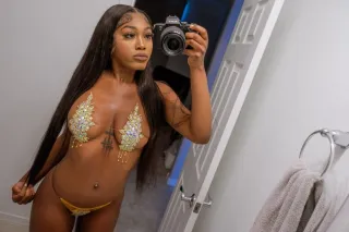 big tits perfect curves 🍒 play... - Image 2