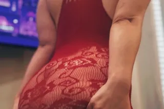 5'2 Slim thick snowbunny HOT &... - Image 1