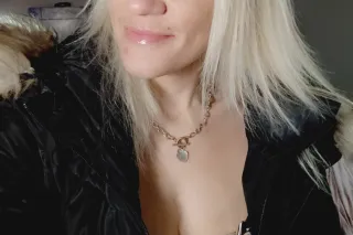 BLONDE BOMBSHELL 👠👣COMPLETE SATISFACTION GUARENTEED💯fetishes welcome👠🦶🏼 - Image 5