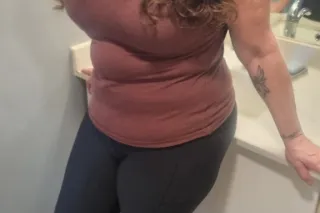 fettish friendly mature lady -... - Image 1