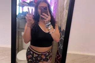 short sexii latina - Image 5