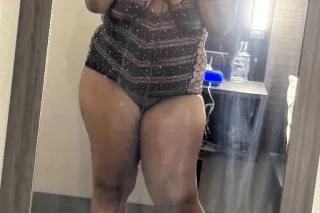 gorgeous bombshell Upscale exp... - Image 1