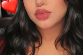 20 YR OLD FEMALE READY TO GIVE... - Image 2