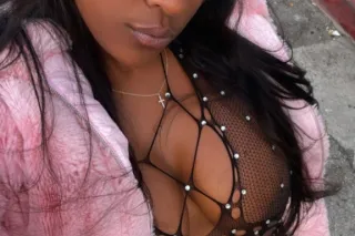 100% REAL THICK BUSTY CHOCOLAT... - Image 3