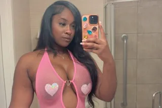 100% REAL THICK BUSTY CHOCOLAT... - Image 1