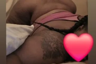 Big JUICY Mo Bunz 💦💦😻😻Availabl... - Image 4