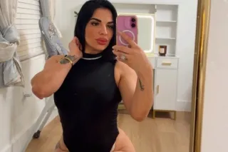 beautiful hot Cuban girl - Image 4