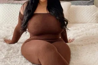 5'5 Spanish Mami , DD's With The Phatty 🍑 - Image 5