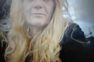 hey fellas come see a sexy mil... - Image 1