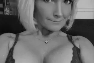 Petite & Discreet - 35 - Image 3