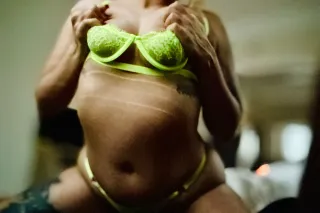 Only outcalls baby 😜🫧 Once I get there, unwrap me and f*** me under the mistletoe 💘 Ho ho ho 🐈💦 - Image 10