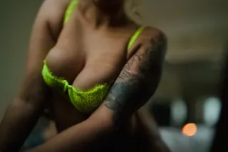 Only outcalls baby 😜🫧 Once I get there, unwrap me and f*** me under the mistletoe 💘 Ho ho ho 🐈💦 - Image 11