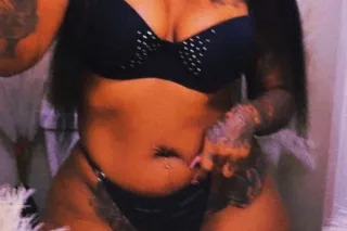 2 GIRL 😘 INCALLS ONLY - 25 - Image 1