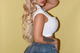 Luxury Blonde Bombshell – Eleg... - Image 2