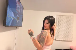 SEXY LATIN GIRL - 25 - Image 4