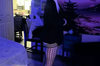 Blonde Hazel eyed Beauty...Bil... - Image 3