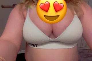 cute petite blonde babe 😍🥵OUTC... - Image 3