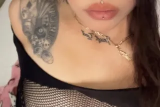 New Tattooed Latina 💃🏽💕 Outcal... - Image 3