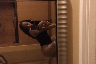 Petite Funsize Bombshell 🥰😏 - ... - Image 4