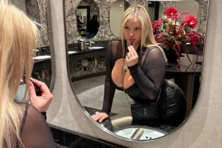 Luxury Blonde Bombshell – Elegance, Intimacy & Indulgence - Image 11