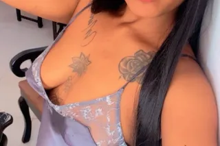 Latina coqueta - 24 - Image 1