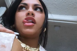 por poco tiempo ac linda chica... - Image 3