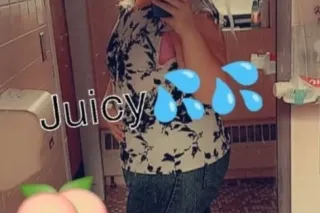 Your Favorite big booty white chocolate come take a bite 😉 - Image 6