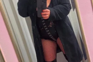 Hey Dadddy!! cum let Sunni bri... - Image 1