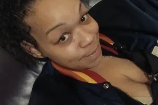 2 girls available $220 Holla B... - Image 4