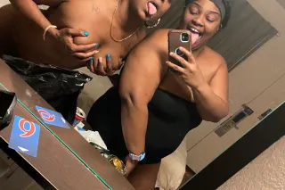 2 Girl Special - 30 - Image 3