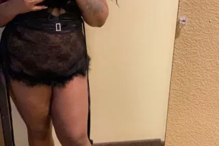 tight fit, and a very wet tip 🤭 cum hide your cock in me daddy 💦😏 - Image 6