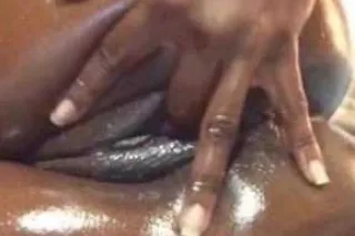 Hola ,OUTCALL EVERYWERE IN COLUMBUS OHIO ONE NIGHT ONLY FREAKY PORNSTAR 🤎FOREIGN LOVER🍫 Chocolate Ebony available now PORNSTAR skills BOOK me now super freaky EBONY IN TOWN - Image 1