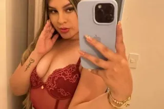 Hermosa y dulce latina esperan... - Image 1