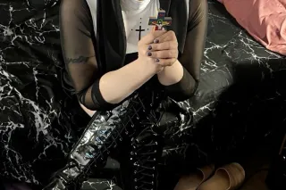 Fetish Queen - Image 2