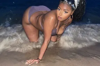 SEXY BIG BOOTY CARRIBEAN MAMI🌶... - Image 2
