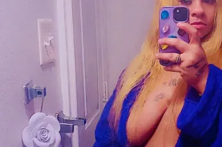 Looking 4 Some holiday action ... - Image 2