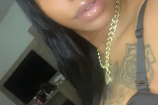 SLIPPERY WHEN WET - 26 - Image 3