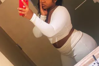 VIRGIN TIGHT PUSSY 🫦 INCALLS /... - Image 3