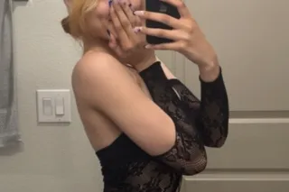 2 Girls to your Front door . 2... - Image 3