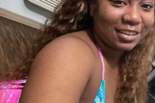 NEW PICS📸SEXY THICK🍑PETITE MAM... - Image 1