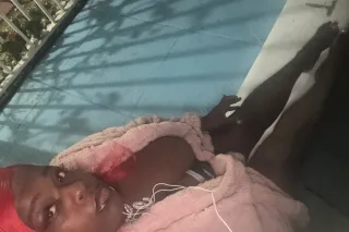 greyhound comes 12:45 - 33 - Image 2