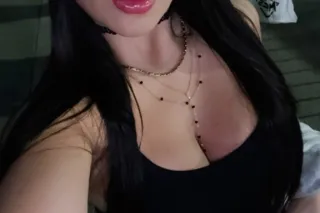 TU LATINA CALIENTE FAVORITA🍑😻🔥... - Image 2