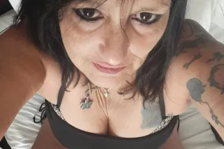 Happy Monday Night Your favorite GILF is ready to host - Image 9