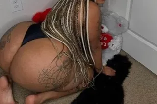 Small waist, cute face BIG BOO... - Image 4