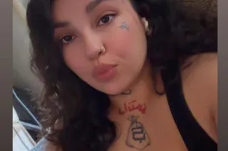 Sexy thick latina waiting to p... - Image 1