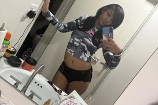 brownskin honeybun🍯👅 2 GIRL SP... - Image 1