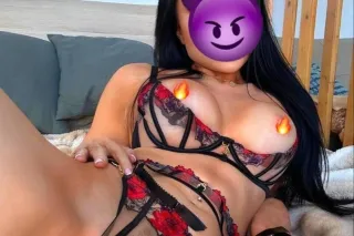 Sexy latina girl ready to plea... - Image 2