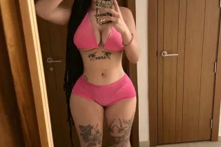 “Perfect body and irresistible curves” - Image 3